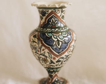 Vintage Turkish Kütahya Iznik Style Pottery Vase Hand Painted Floral Ceramic Ruffled Rim Cobalt Turquoise Red 8 Inch