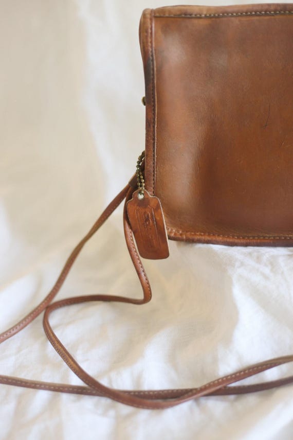 Vintage 1970s Coach Leather Convertible Bag in Br… - image 4