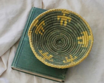 Vintage African Wall Basket / Wall Basket / Vintage Wall Basket / Vintage Wall Decor /  Woven Fruit Bowl / African Wall Basket