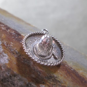 Sterling Silver Bracelet Charm SOMBRERO Sun Hat Straw Hat Solid 3D