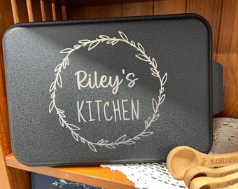 Personalized Aluminum Baking Pan with Lid. Your Name Kitchen Engraved Cake Pan.