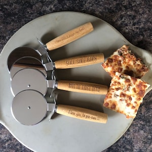 Personalized Pizza Cutter. Engraved Wooden Pizza Cutter. Party Favor. Kitchen Utensil. Mr and Mrs Pizza Cutter. Wedding Gift.