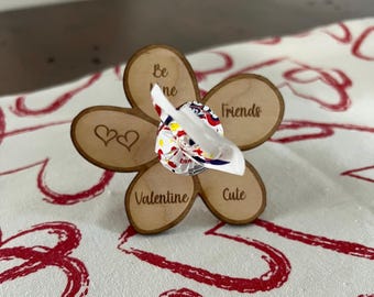 Engraved Wooden Flower Sucker Holder: Valentine's Day Party Favor