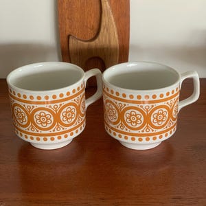Tazas vintage / Diseño TAMS England / patrón geométrico crema y naranja
