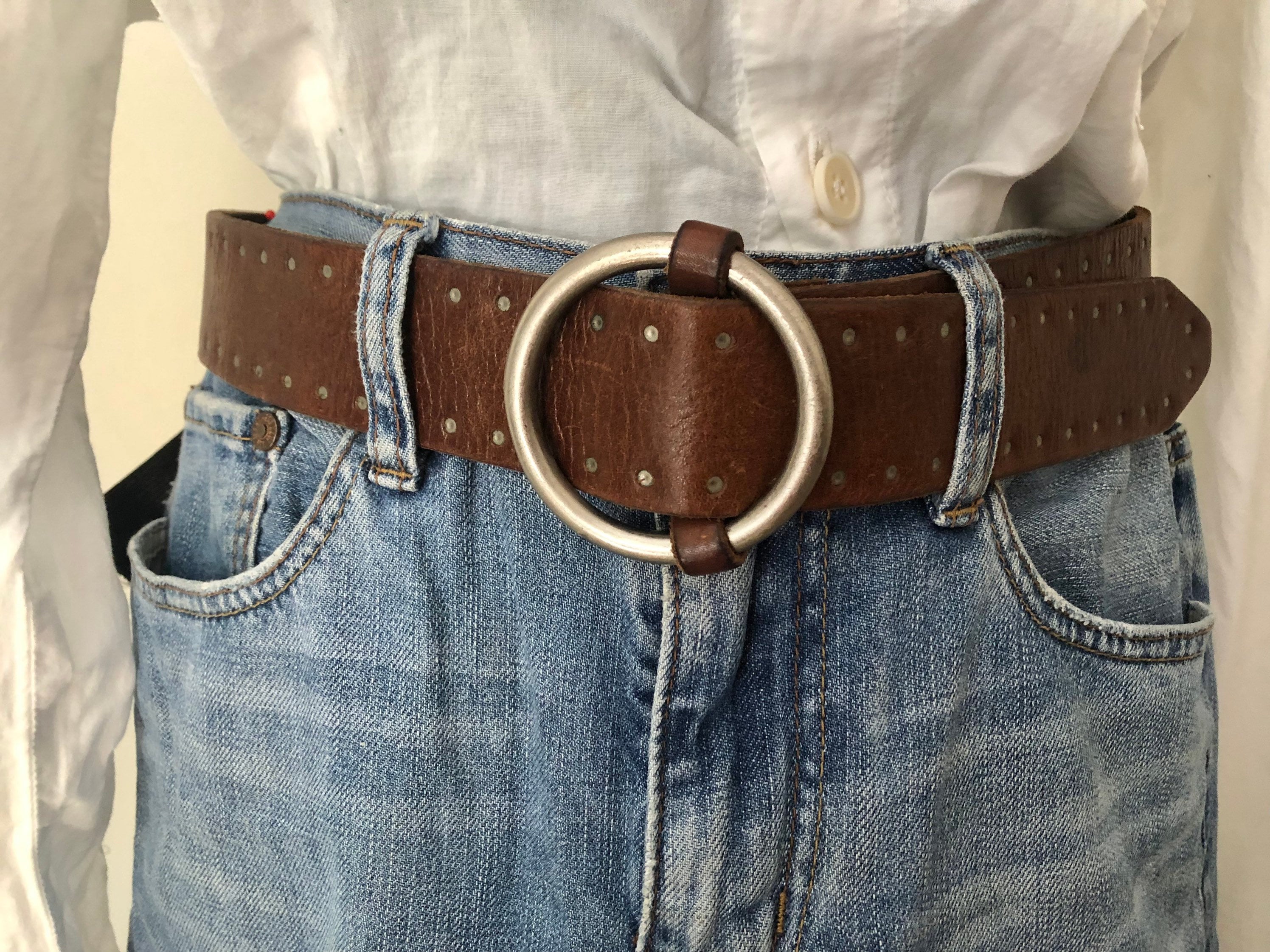 Vintage Brown Leather Studded Belt With Metal Round Buckle  display picture 2