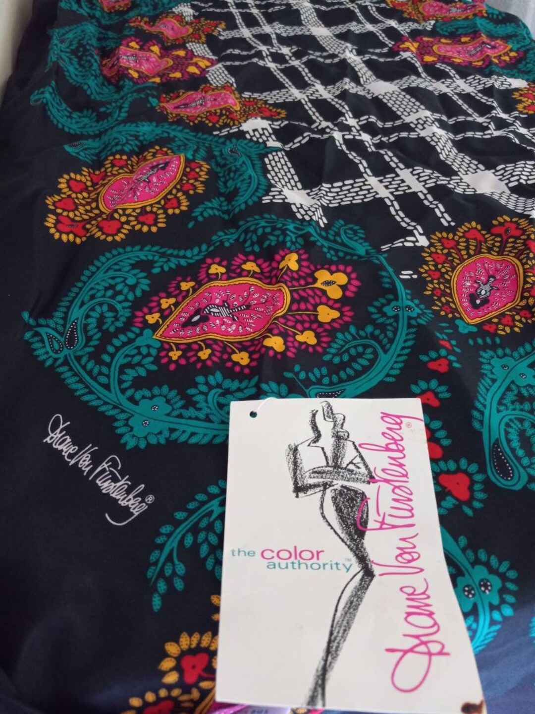 SALE 100% Silk Diane Von Furstenberg Scarf - With Tags - New  display picture 3