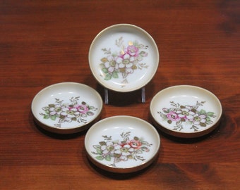 ロイヤルクラウンコースター4枚セット 4つの磁器の花と金の縁取りの 