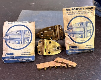 Vintage Amerock Scharniere EO3082-3 polierte Messing Scharniere für Möbel, insgesamt 4 in 2 Paketen versetzt Stil circa 1960er 1970er Jahre