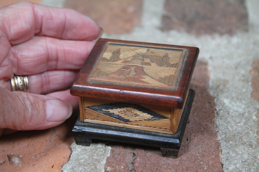 Mexican Straw Art Trinket Box Popote Popotillo Vintage Straw Mosaic