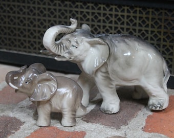 Par de figuras de porcelana y cerámica de Nippon Yoko Boeki Elephant, circa 1950. Regalo ideal para coleccionistas amantes de los elefantes.