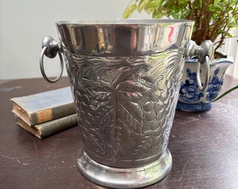 Französischer Champagnerkübel aus Aluminium mit Trauben- und Blattdesign und Ringgriffen Vintage Eiskübel Weinkühler