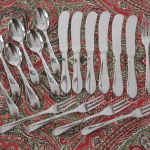 Cubiertos infantiles Gorham Youth "Georgetown" de acero inoxidable, 1983. Seis servicios para 6 personas: tenedor de 13,3 cm, cuchara de 13,3 cm, cuchillo de 14,6 cm.