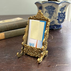 Porte-cartes de visite en laiton, orientation verticale, design floral orné, cadeau élégant pour un nouvel emploi ou un nouveau diplômé
