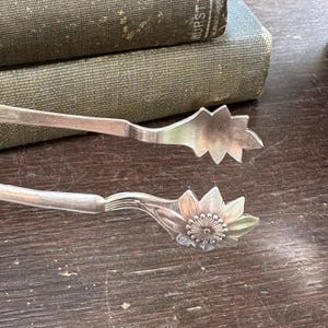 Floral Sugar Tongs RARE flower pattern ends sugar nips 5&quot; Sheffield England silverplate EPNS for tea service or mint bon bon server