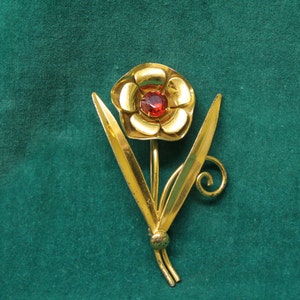 Yesbay Women's Flower Brooch Pin Shiny Rhinestone Party Jewelry Scarf  Garment Gift,Brooch Pin 