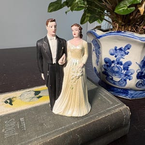 チョークウェアウェディングケーキトッパー 1950年代 花嫁と花婿のフィギュア Pfeil and Holing製 高さ4.25インチ