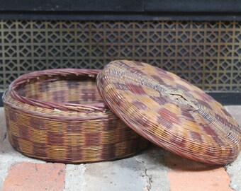 Sewing Basket woven rattan in checkerboard pattern vintage round basket w/ tightly fitted lid Asian style weave
