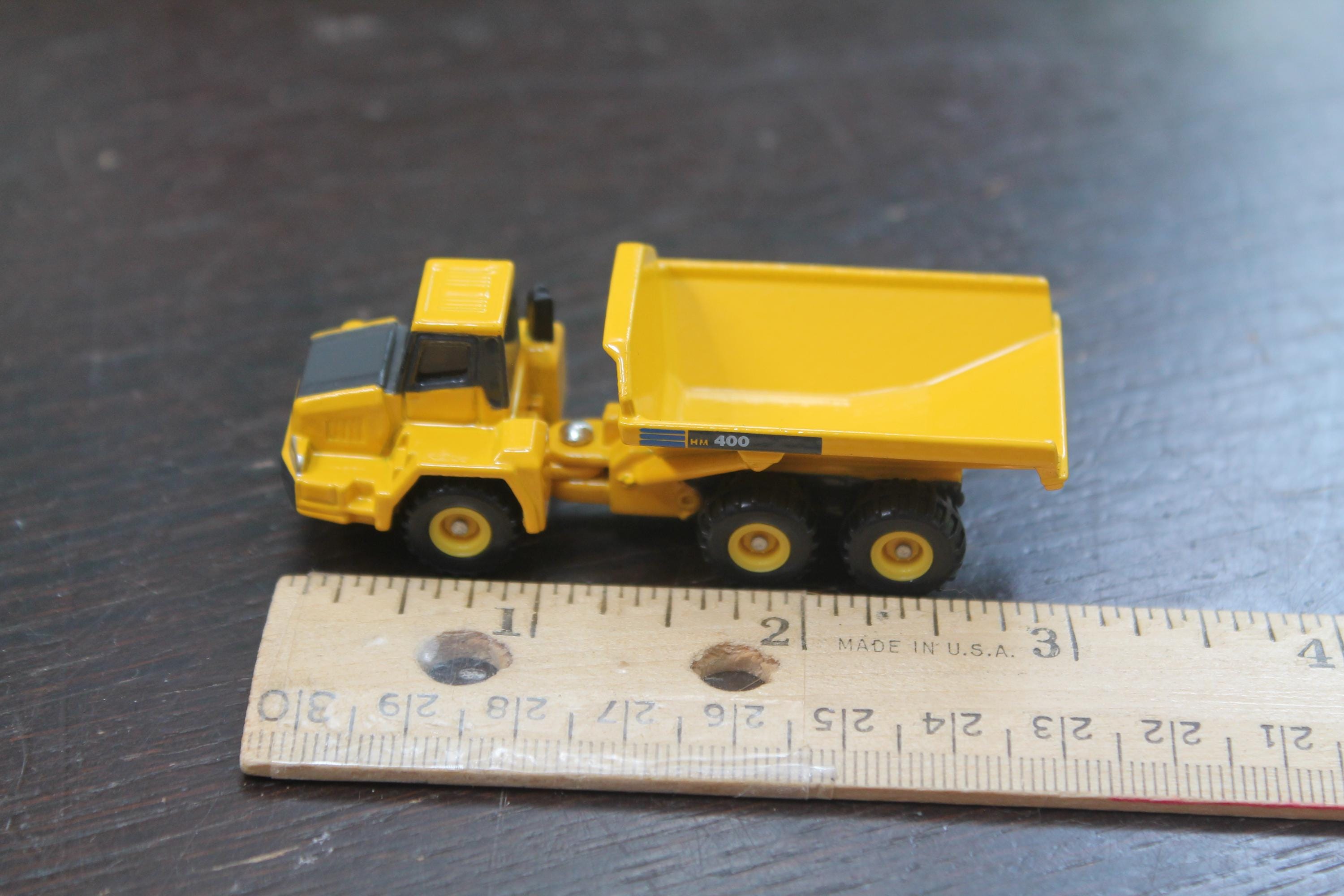 ミニカー KYOKUTO Heavy-duty rear dump truck 1/43 Amazon.com: Peterbilt Dump Truck Orange and White and Kubota KX080