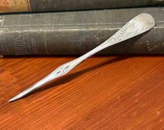Pinza para tuercas de plata de ley <F&H> Farrington and Hunnewell modelo "Olive" década de 1800 grabada "George"