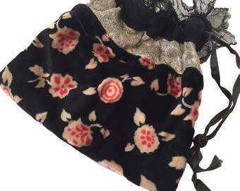 Antique 1920s black Printed silk velvet drawstring purse with lace frill / flapper dance wristlet bag / Gatsby party bag