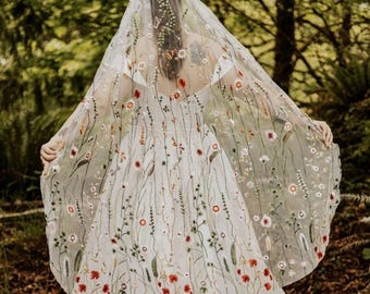 Wildflower veil / Veil with embroidered flowers / Alternative bridal veil / Woodland wedding veil.