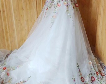 刺繍入り花柄ブライダルオーバースカート - 取り外し可能なチュール