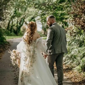 Antique rose veil. Veil with embroidered flowers. Alternative bridal veil.