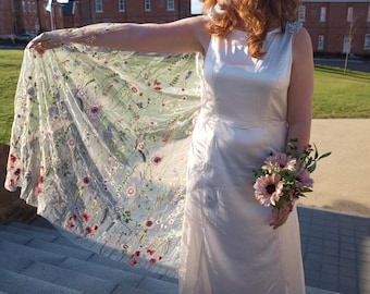 Wildflower wedding cape / Floral bridal cape / Flower wedding cover-up / Woodland wedding oufit