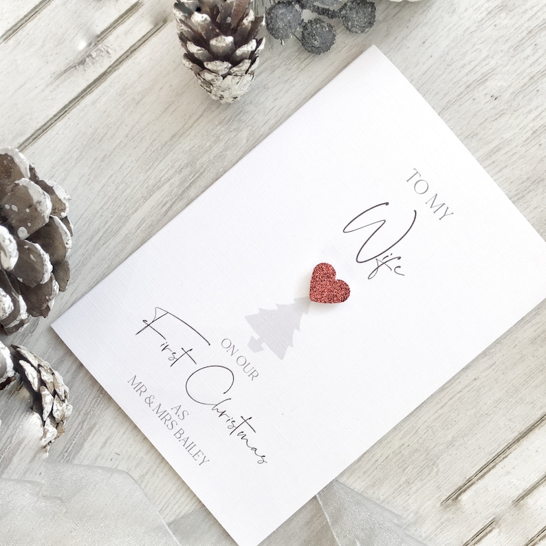 Weihnachtskarte 'First Christmas As A Family Of 3' – Premium-Leinenkarton, 210x148 Mm