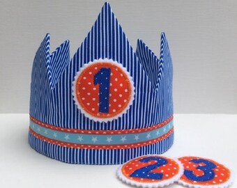 Birthday crown with 3 arbitrary number buttons (142.15-44.02.24)