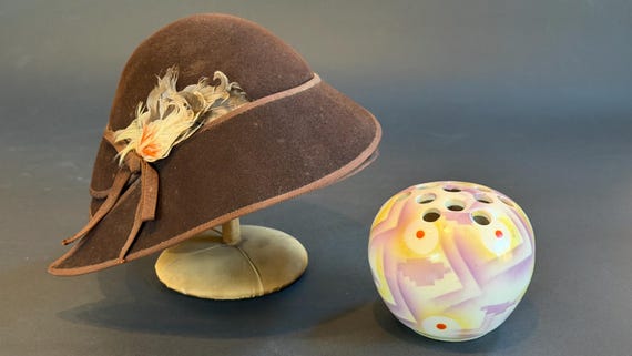 Two Jazz Age Artifacts - C1930 Flapper Hat and Ar… - image 8