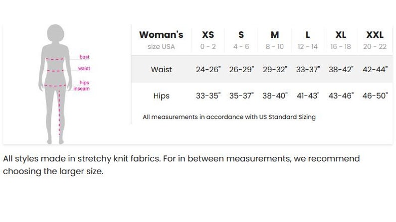Pu&ograve; includere: Una tabella delle taglie di abbigliamento femminile, che mostra le misure di vita e fianchi in pollici per le taglie XS a XXL. La tabella include un diagramma del corpo di una donna con punti di misurazione etichettati. Il testo indica che tutti gli stili sono realizzati in tessuti a maglia elasticizzati.