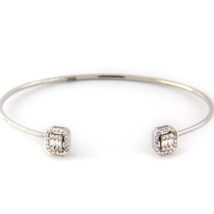 Brilliant and Baguette Diamond Bracelet, 18K white gold, Diamond, Halo