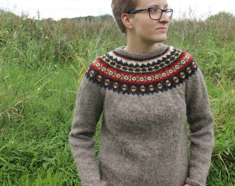 Knit sweater made of pure, Icelandic wool. Size S ready to ship.