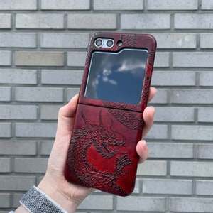 Dragon Embossed Genuine Leather Cover Case for Galaxy Z Flip 5, Z Flip 6, Z Flip 7