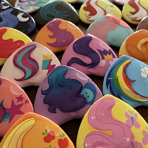 New Generation Cutie Mark Buttons MLP Friendship is Magic Pinback Pin My Little Pony Sunny Starscout Izzy Moonbow Zipp Pipp Petals Hitch