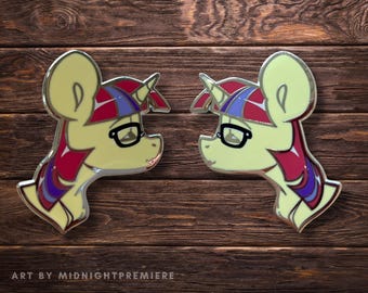 Moondancer zoenen emaille pin | 2" MLP Now Kiss: An Enamoured Equestrian Email Pin Project | FiM My Little Pony Friendship is magisch