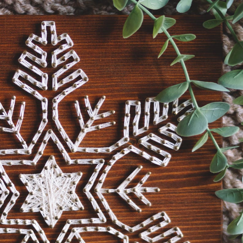 Modello di arte con stringhe - Modello di contorno di fiocco di neve immagine 7