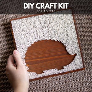Strängkonstkit för vuxna – Skogs-igelkottssilhuett DIY-pysselkit