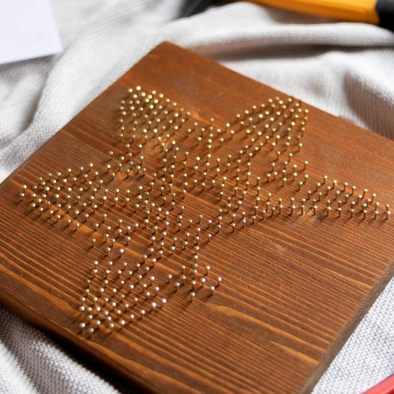 Modello di arte con stringhe - Modello di contorno di fiocco di neve immagine 6