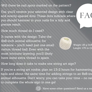 K&ouml;nnte beinhalten: FAQ zum Thema String Art, einschlie&szlig;lich der ben&ouml;tigten Garnmenge und der Zeit, die f&uuml;r die Herstellung eines String Art-Schilds ben&ouml;tigt wird. Eine Rolle wei&szlig;en Garns ist abgebildet, mit Angabe von Gewicht und L&auml;nge.