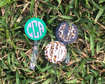 Titular de la insignia de círculo personalizado, titular de la insignia de brillo, titular de la insignia con monograma, regalo para el maestro, regalo de enfermera, regalo de estudiante, regalo para ella