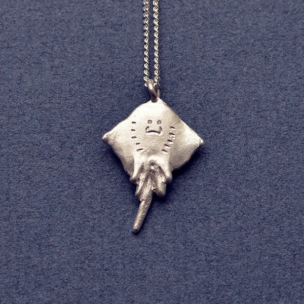 Raie. Collier en argent, pendentif poisson