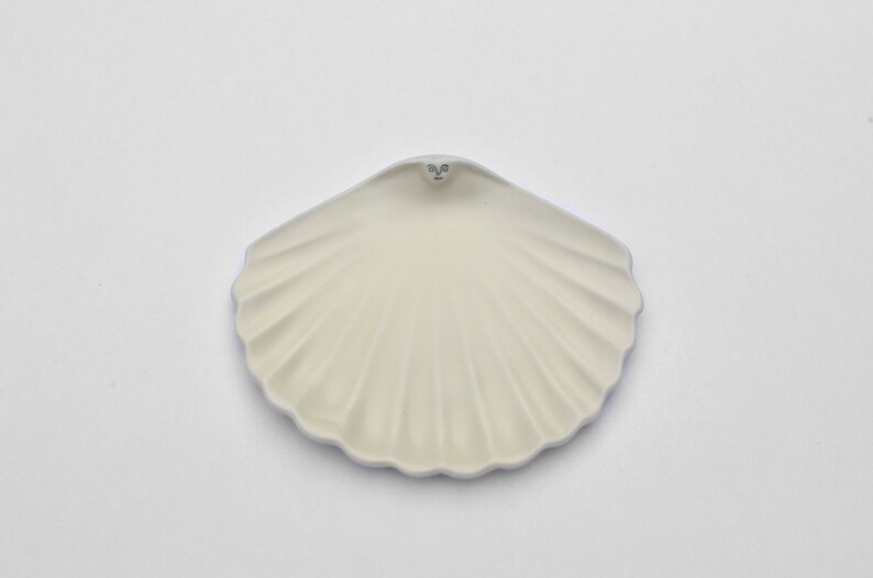 Shell. Trinket dish in porcelain image 5