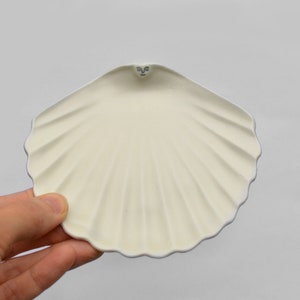 Shell. Trinket dish in porcelain image 2