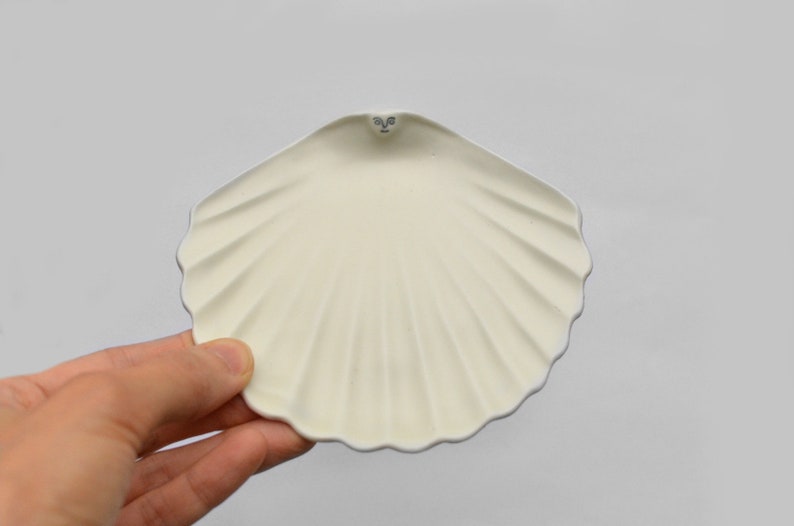 Shell. Trinket dish in porcelain image 2