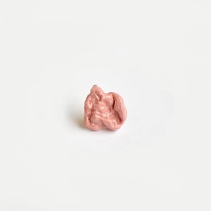 Chewing gum pins, pink porcelain. Bubble gum food jewel. Candies sweets fake food zdjęcie 8
