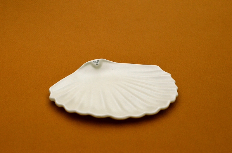 Shell. Trinket dish in porcelain image 4