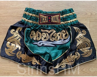 Muay Thai Boxen Shorts für Erwachsene - Grün Schwarz mit Gold Thai Streifen