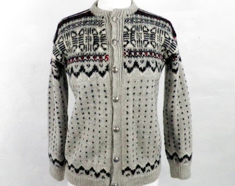 1970s Grey Black Ivory and Deep Red Hand Knit Traditional Norwegian Wool Cardigan Size XS   Classic Traditional Ski  Winter
